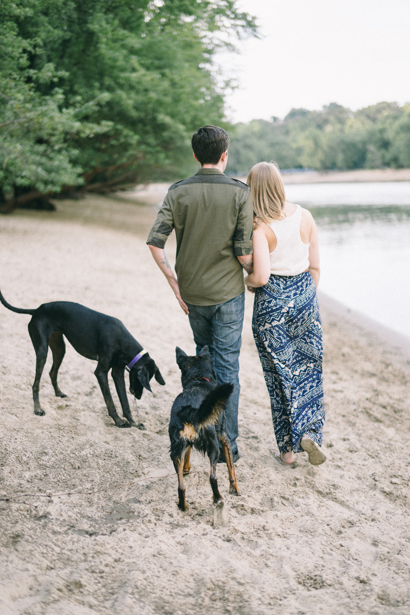 engagement photos with dogs