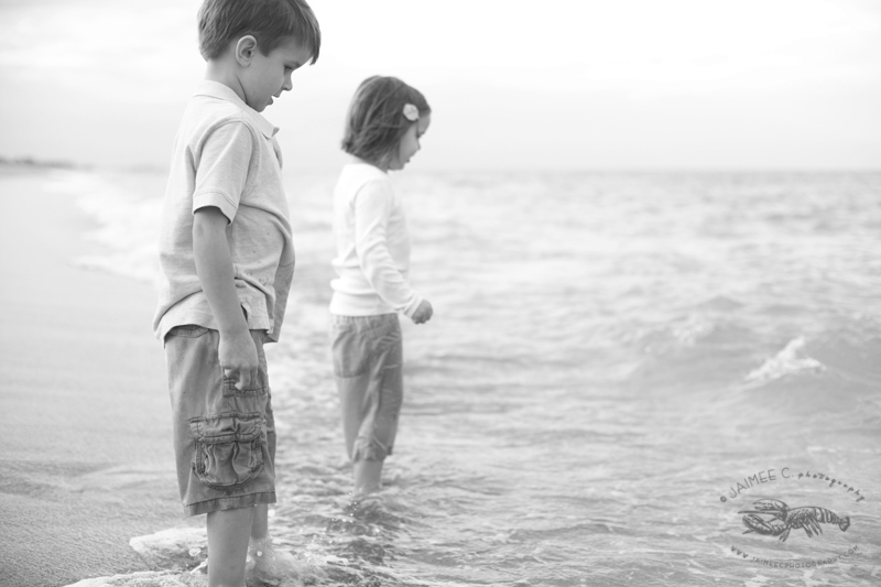 Kids playing in the ocean | Maine Wedding & Portrait Photographer