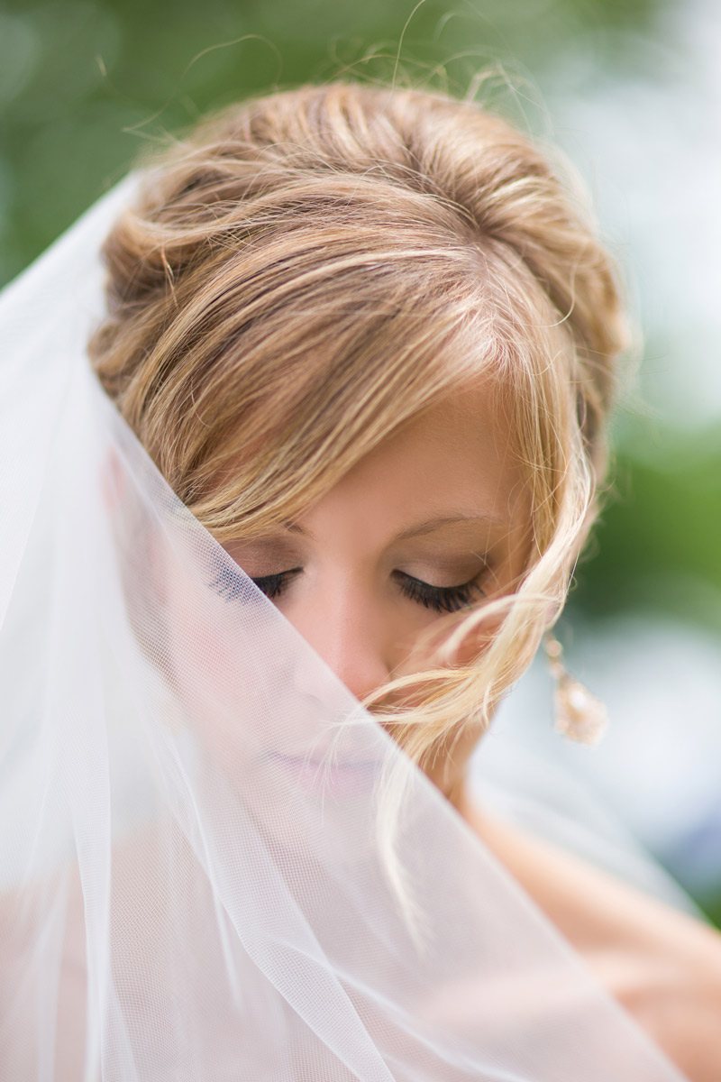 bridal-portraits-outside-wedding-veil