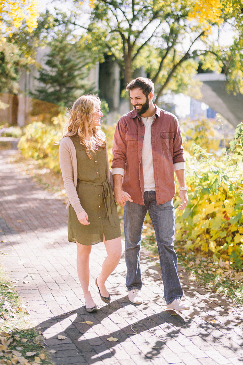 minneapolis fall engagement pictures