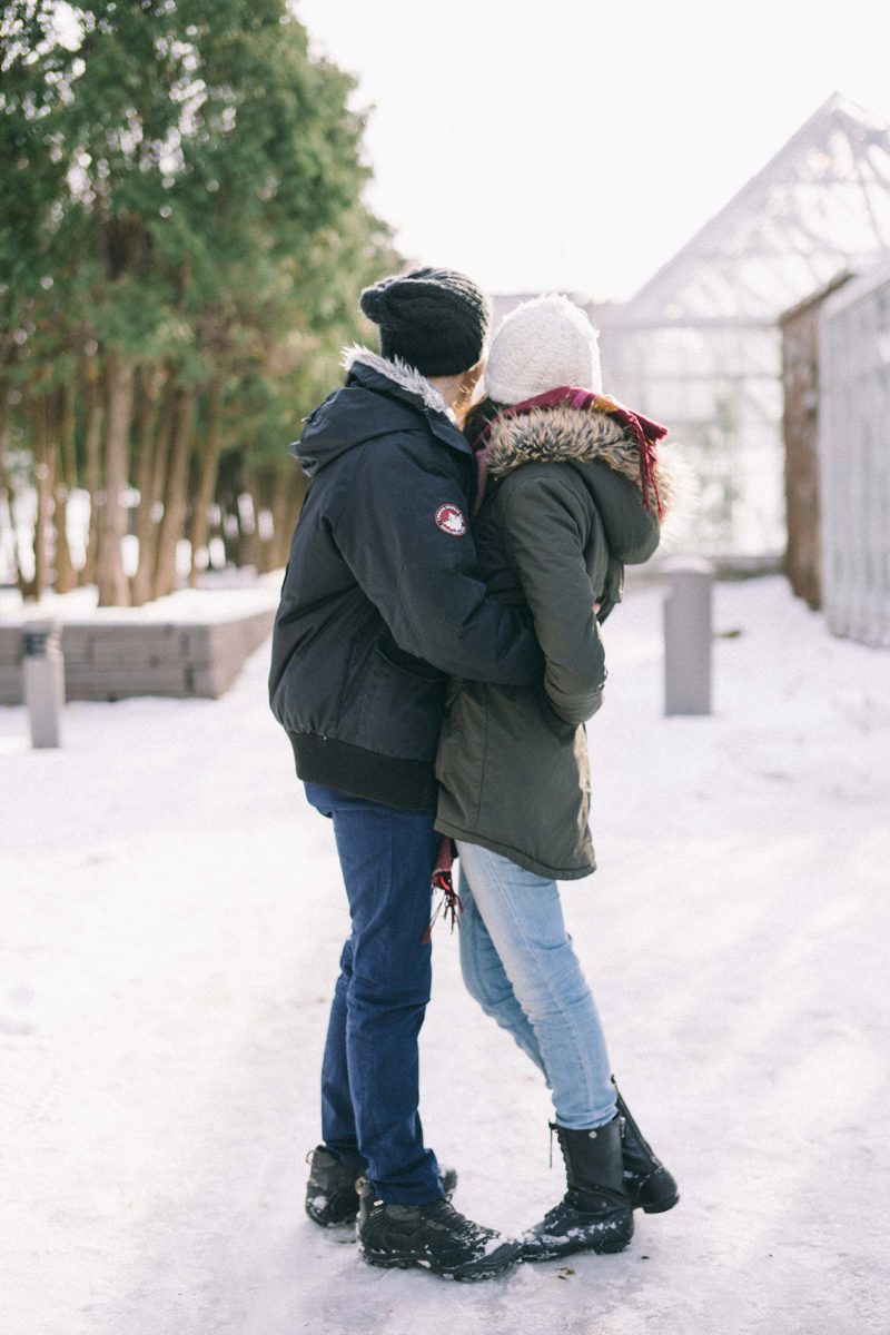 minneapolis engagement photos in the winter