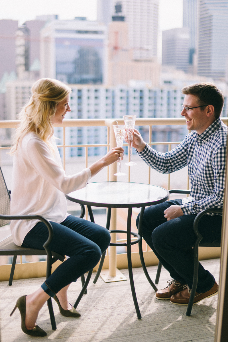 Minneapolis engagement photos with skyline