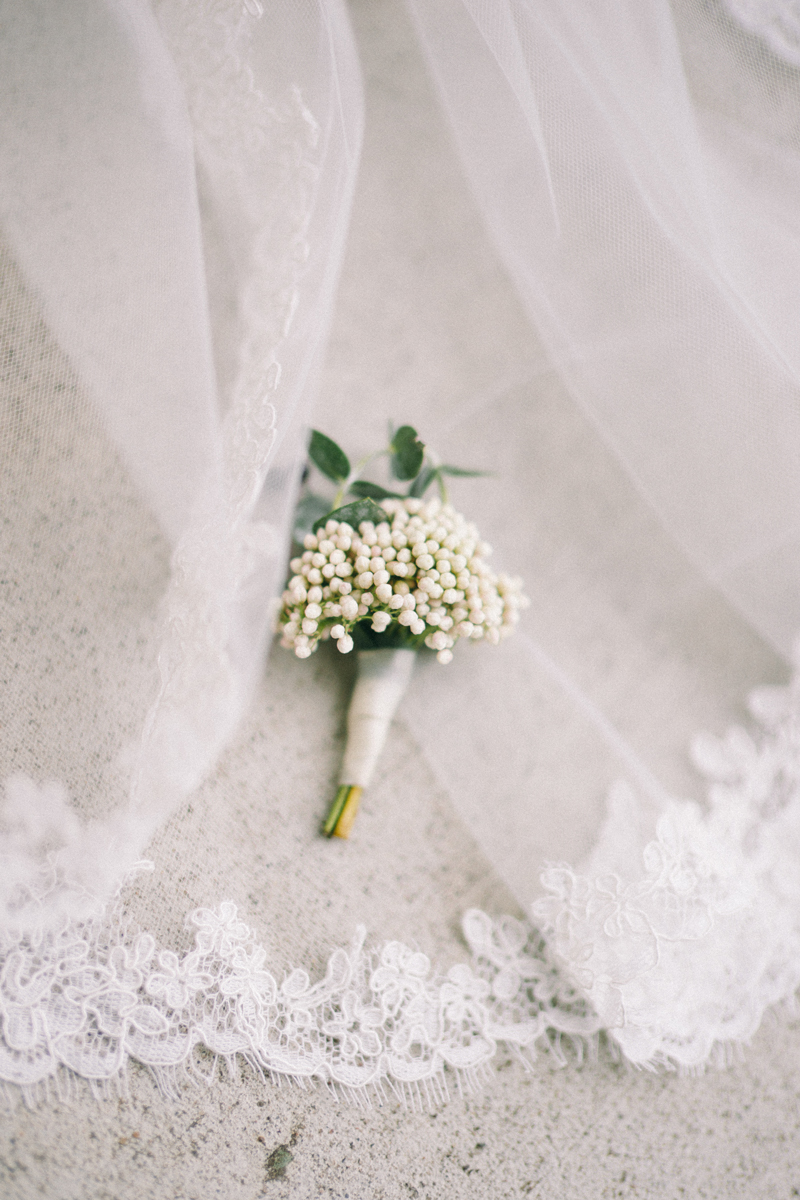Minneapolis wedding photographer wedding flowers