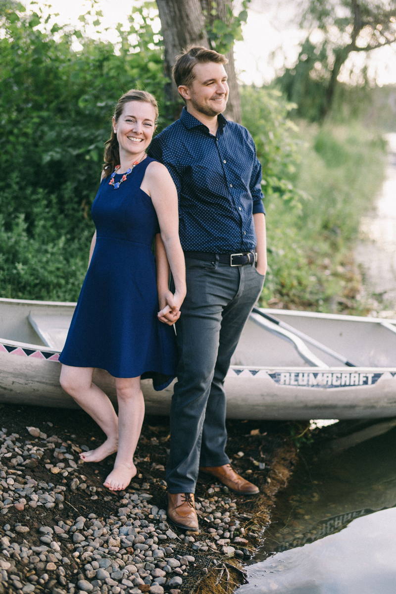 Minneapolis lake of the isles canoe engagement photos 