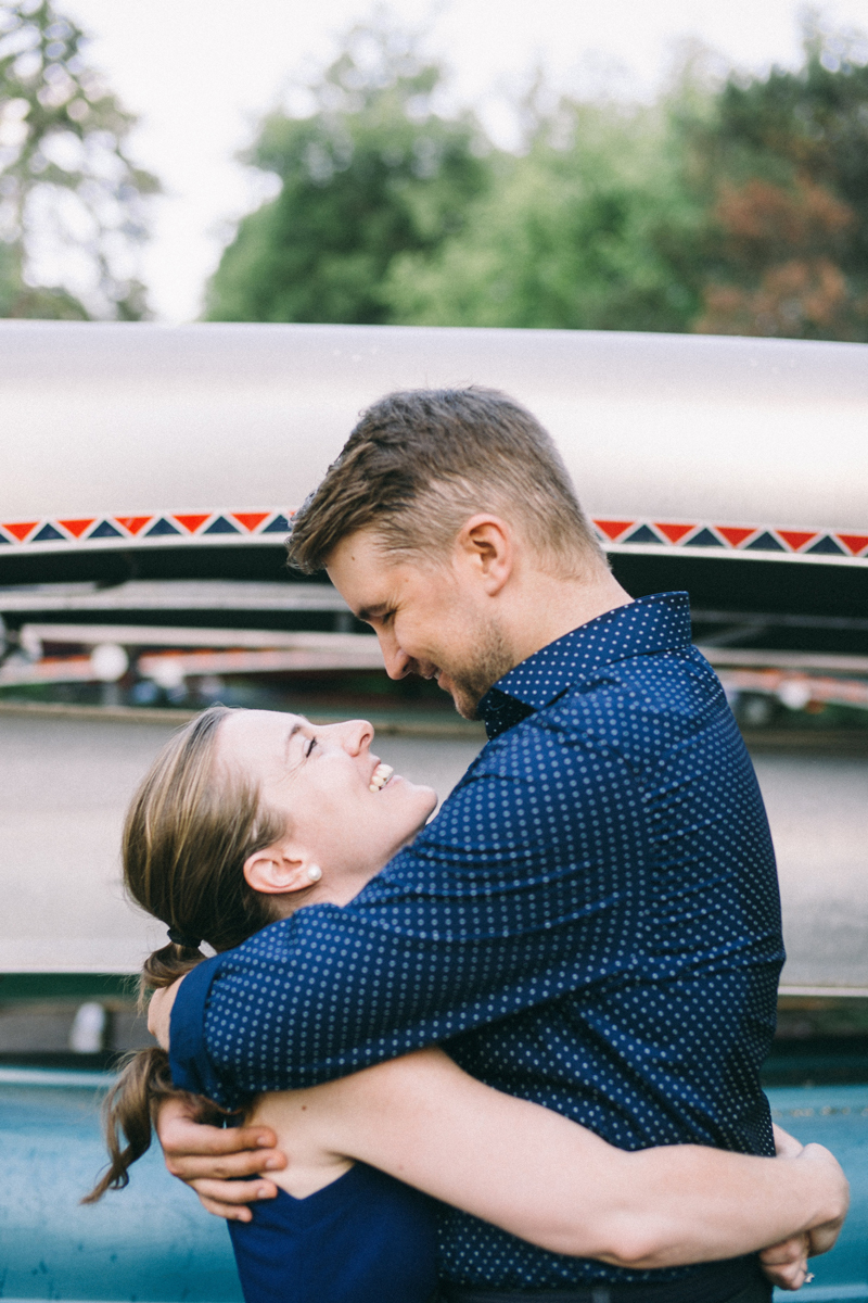 Minneapolis lake of the isles canoe engagement photos 