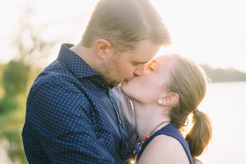 Minneapolis lake of the isles canoe engagement photos 