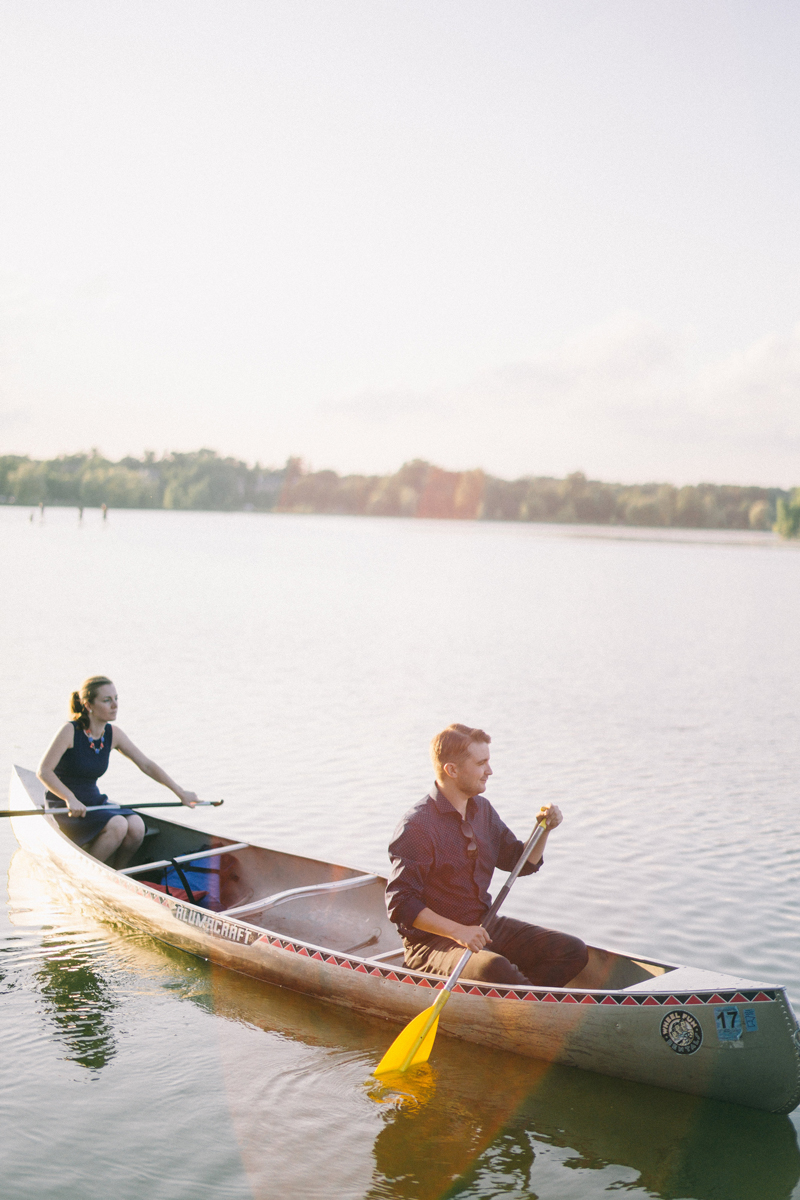 Minneapolis lake of the isles canoe engagement photos 