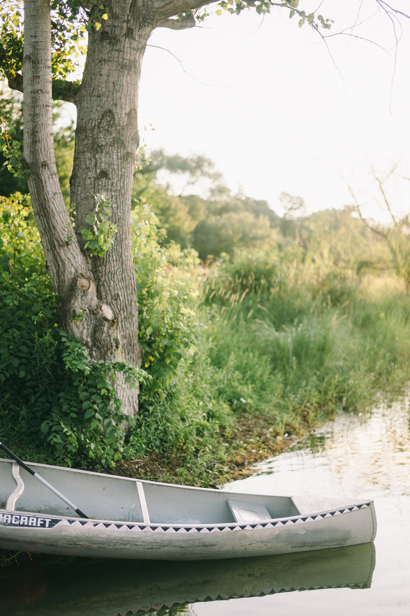 Minneapolis lake of the isles canoe engagement photos 