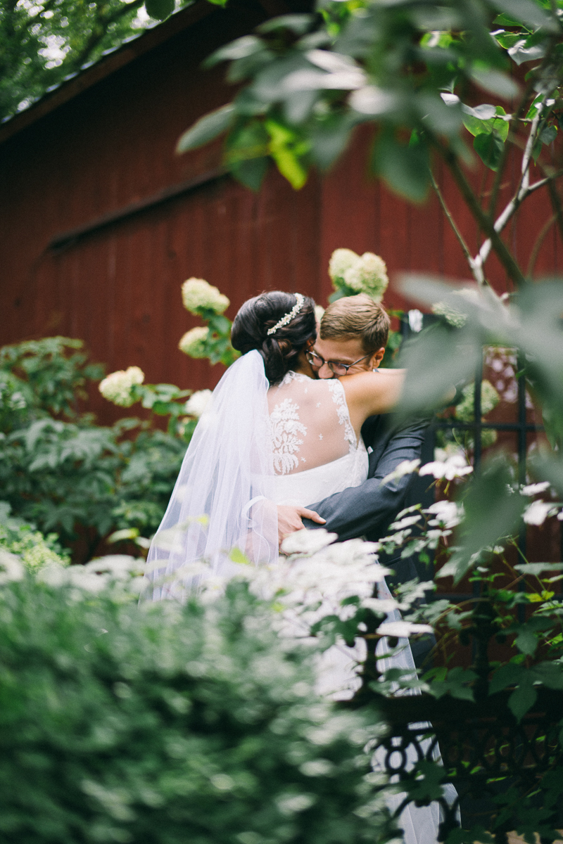 First Look at Camrose Hill Stillwater Fine Art Wedding 