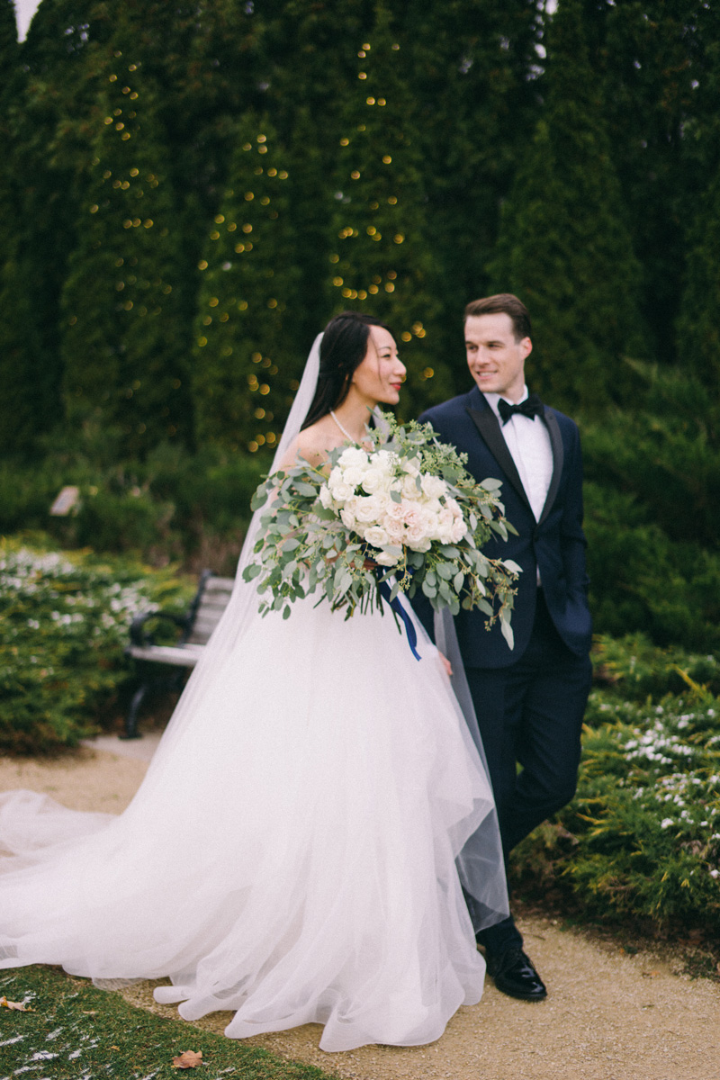 St Paul winter wedding bride and groom photos