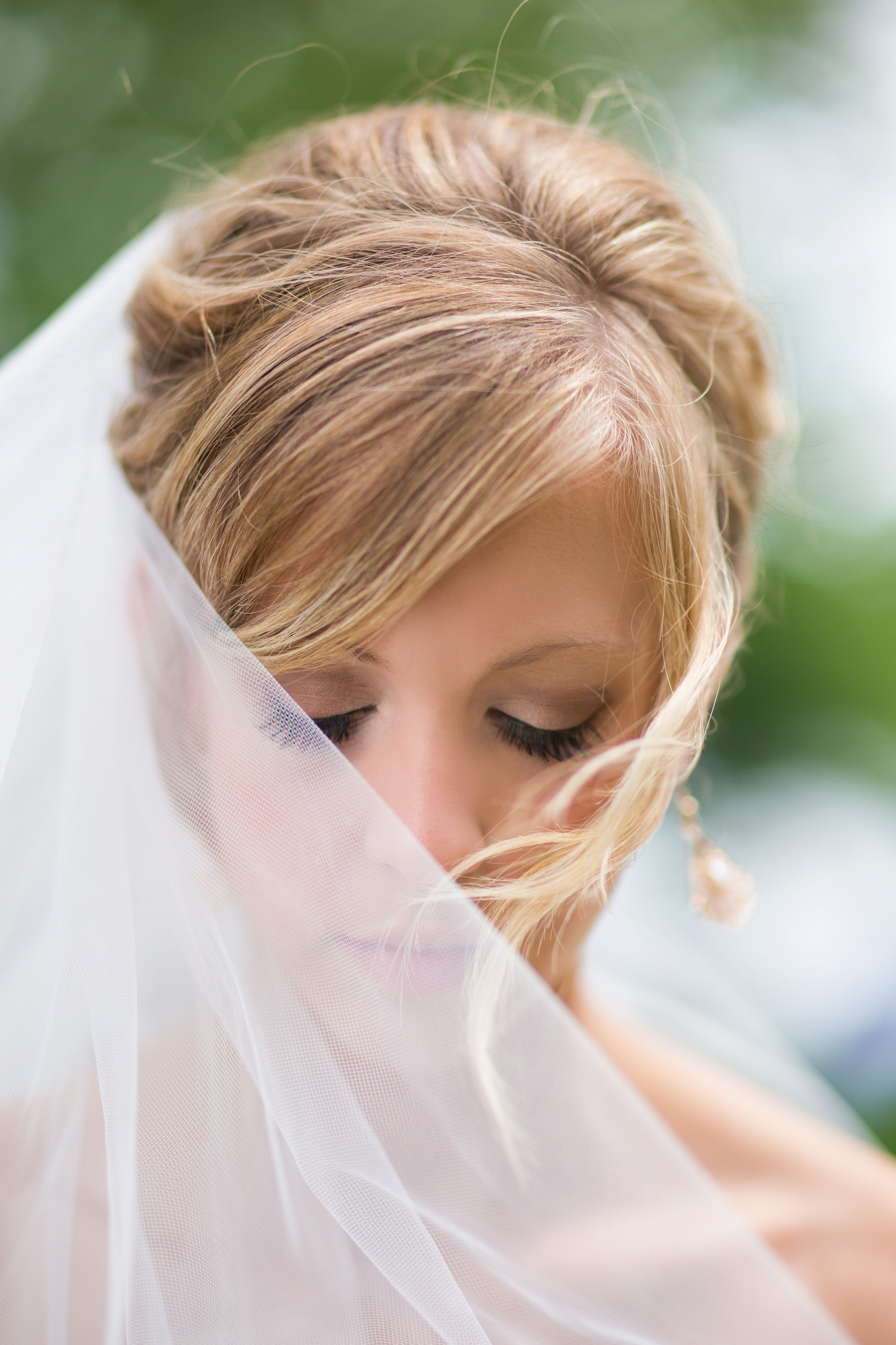 Stunning bride with veil