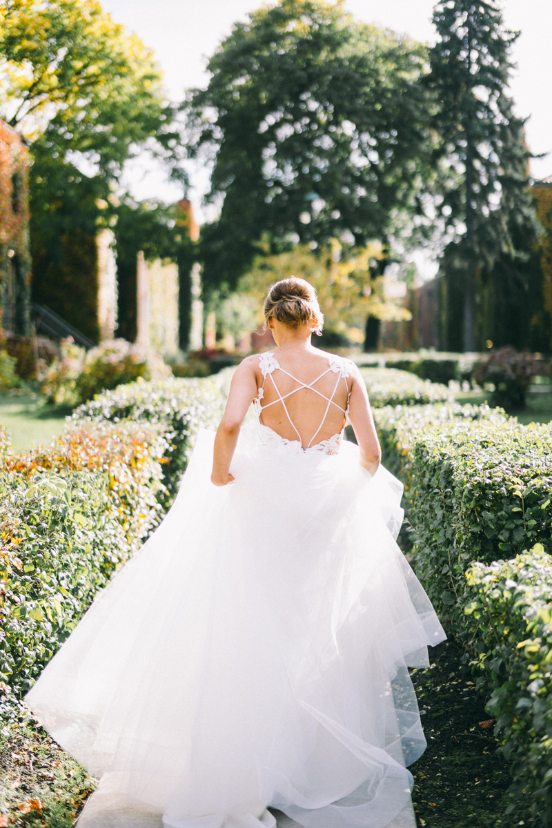 Fall romantic wedding at mansion