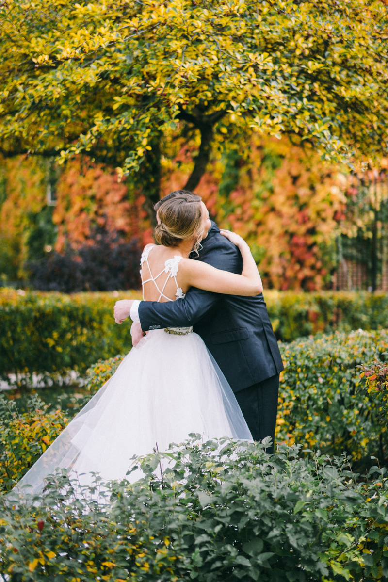 Fall romantic wedding at mansion