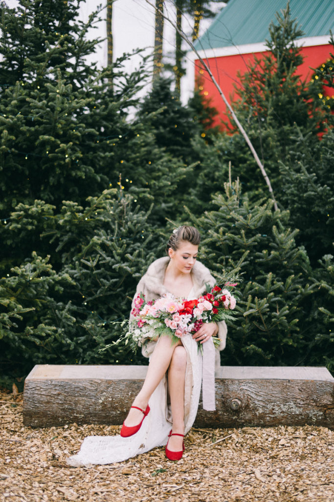 freeport maine scandinavian winter wedding at ll bean