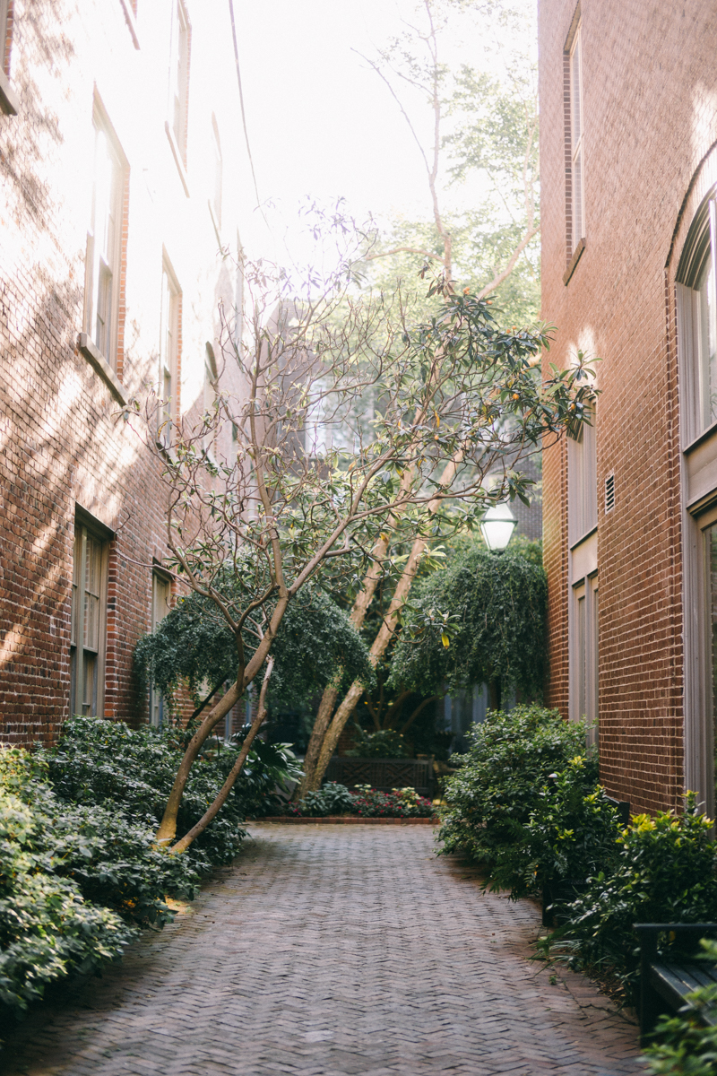 Charleston bridal portraits | Rainbow Row wedding photos | Charleston wedding photographer