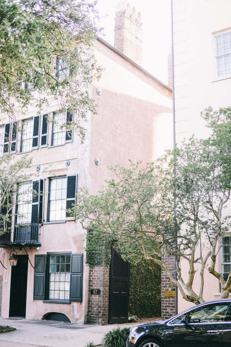 Charleston bridal portraits | Rainbow Row wedding photos | Charleston wedding photographer