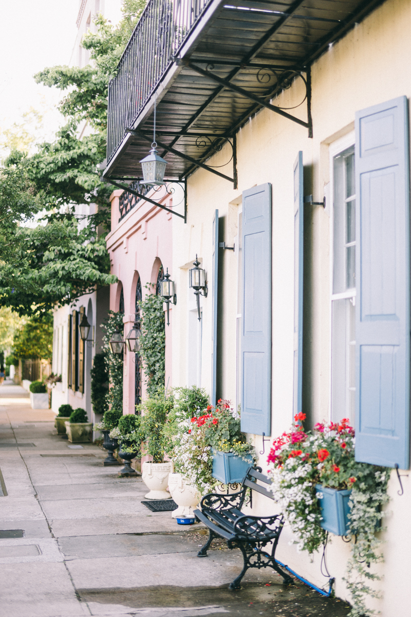 Charleston bridal portraits | Rainbow Row wedding photos | Charleston wedding photographer