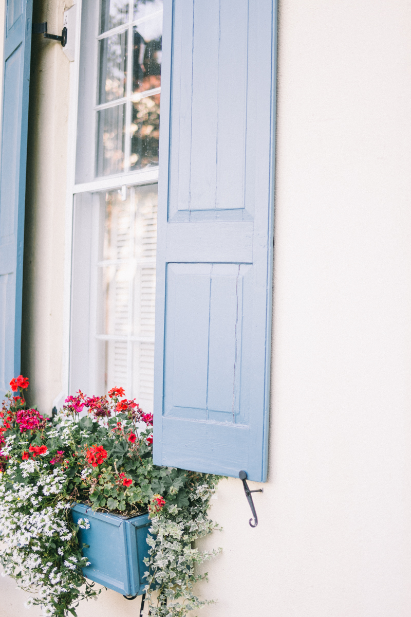 Charleston bridal portraits | Rainbow Row wedding photos | Charleston wedding photographer