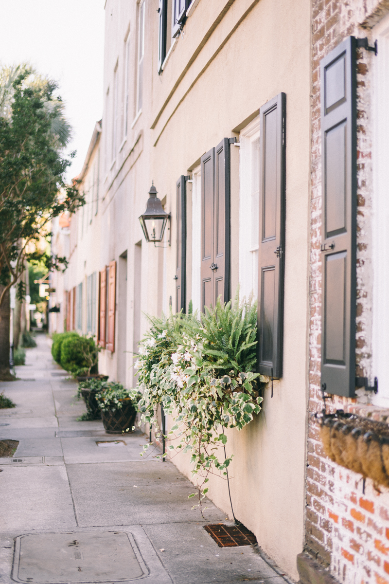 Charleston bridal portraits | Rainbow Row wedding photos | Charleston wedding photographer