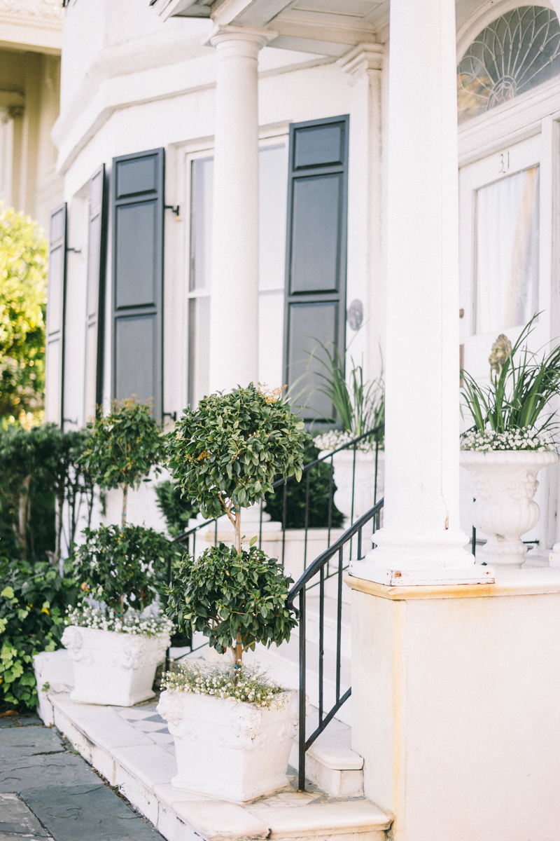 Charleston bridal portraits | Rainbow Row wedding photos | Charleston wedding photographer