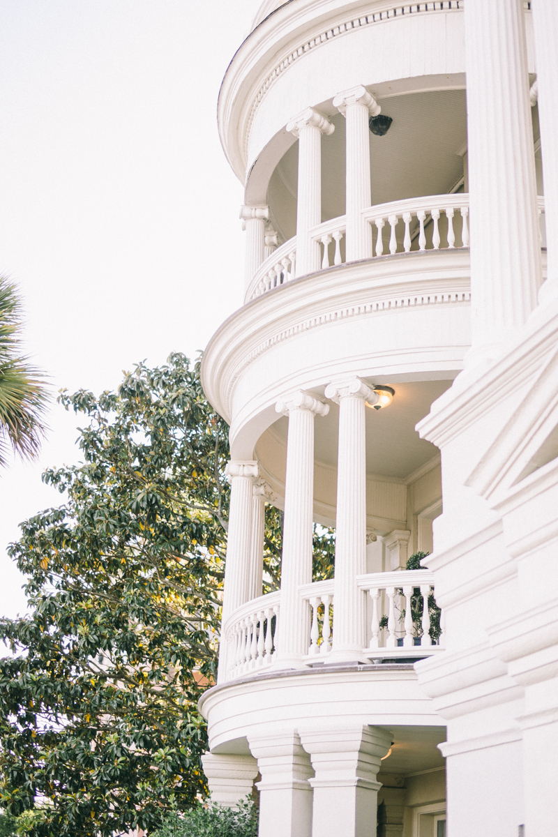 Charleston bridal portraits | Rainbow Row wedding photos | Charleston wedding photographer