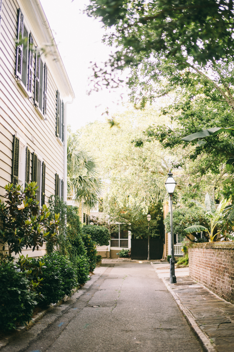 Charleston bridal portraits | Rainbow Row wedding photos | Charleston wedding photographer