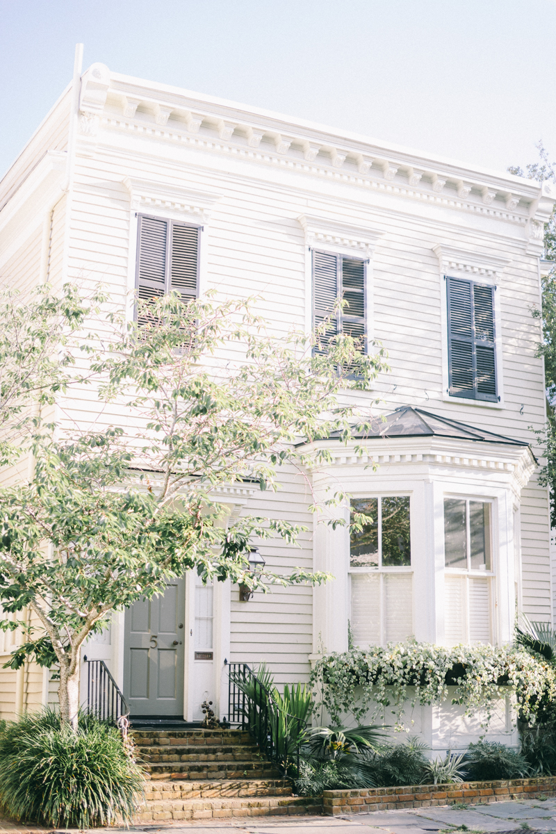 Charleston bridal portraits | Rainbow Row wedding photos | Charleston wedding photographer