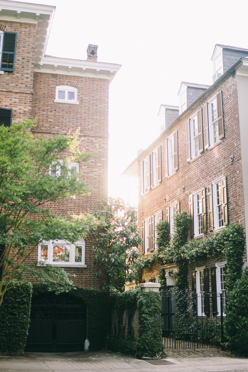 Charleston bridal portraits | Rainbow Row wedding photos | Charleston wedding photographer