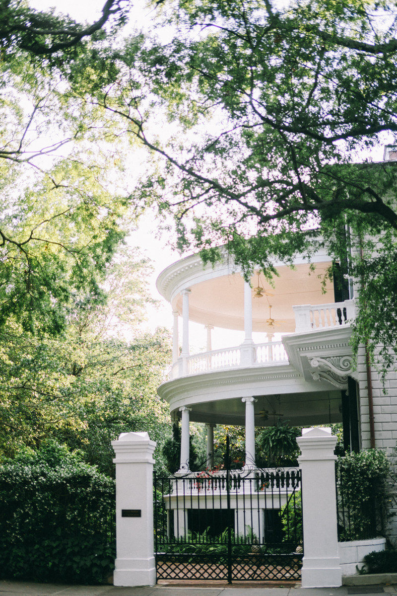 Charleston bridal portraits | Rainbow Row wedding photos | Charleston wedding photographer