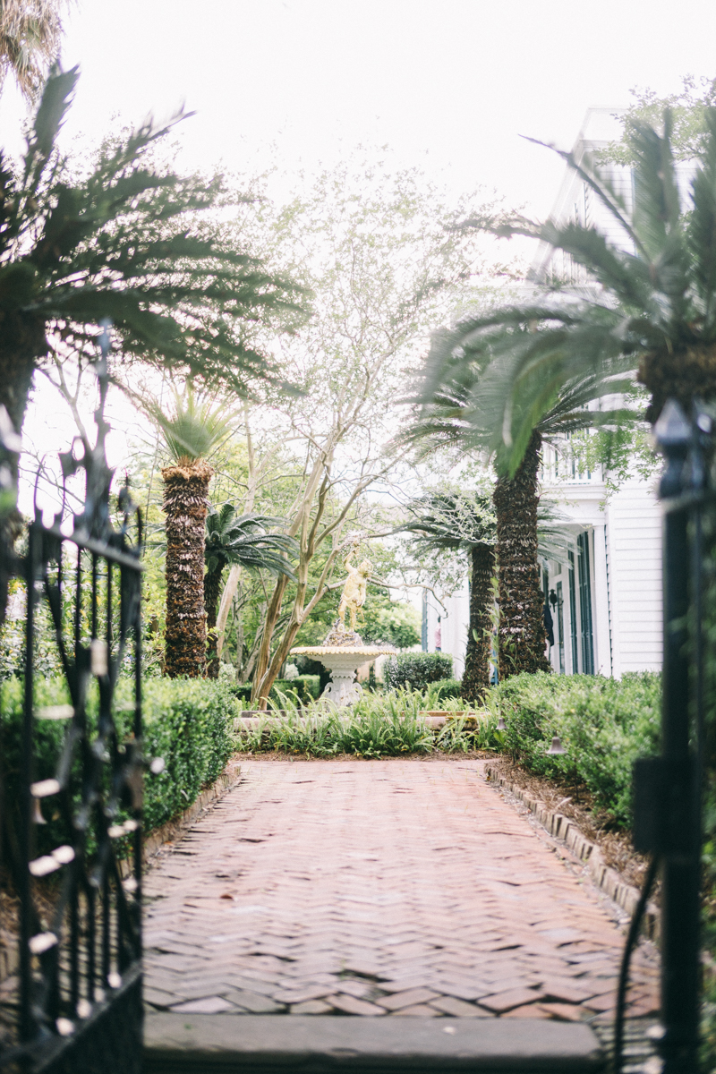 Charleston bridal portraits | Rainbow Row wedding photos | Charleston wedding photographer