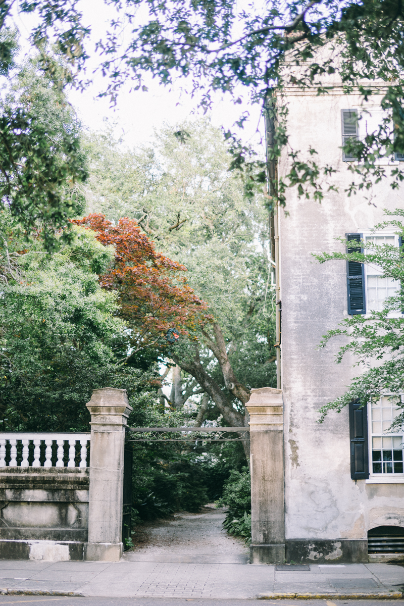 Charleston bridal portraits | Rainbow Row wedding photos | Charleston wedding photographer