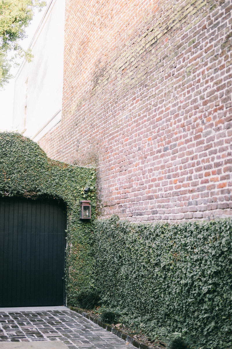 Charleston bridal portraits | Rainbow Row wedding photos | Charleston wedding photographer