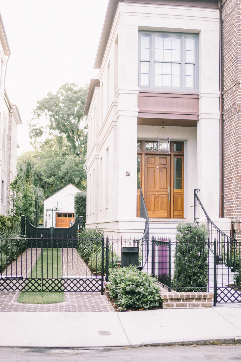 Charleston bridal portraits | Rainbow Row wedding photos | Charleston wedding photographer