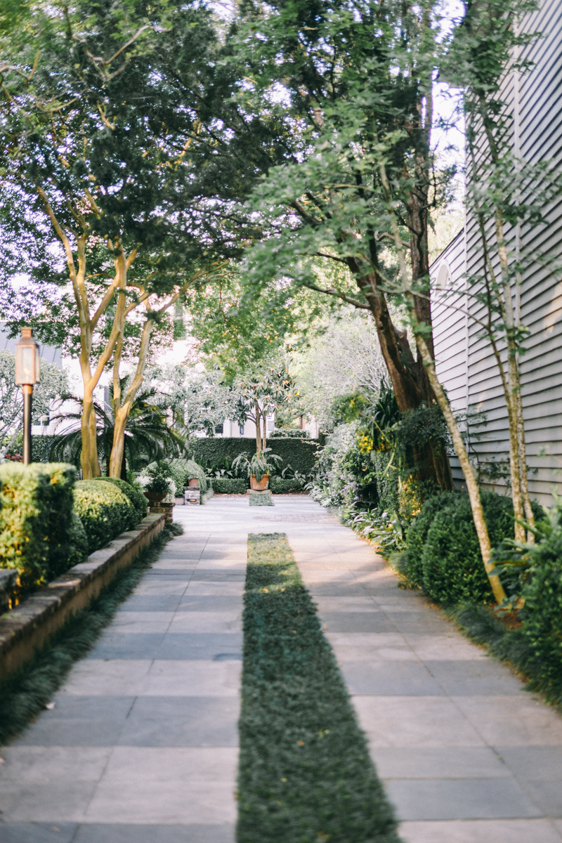 Charleston bridal portraits | Rainbow Row wedding photos | Charleston wedding photographer