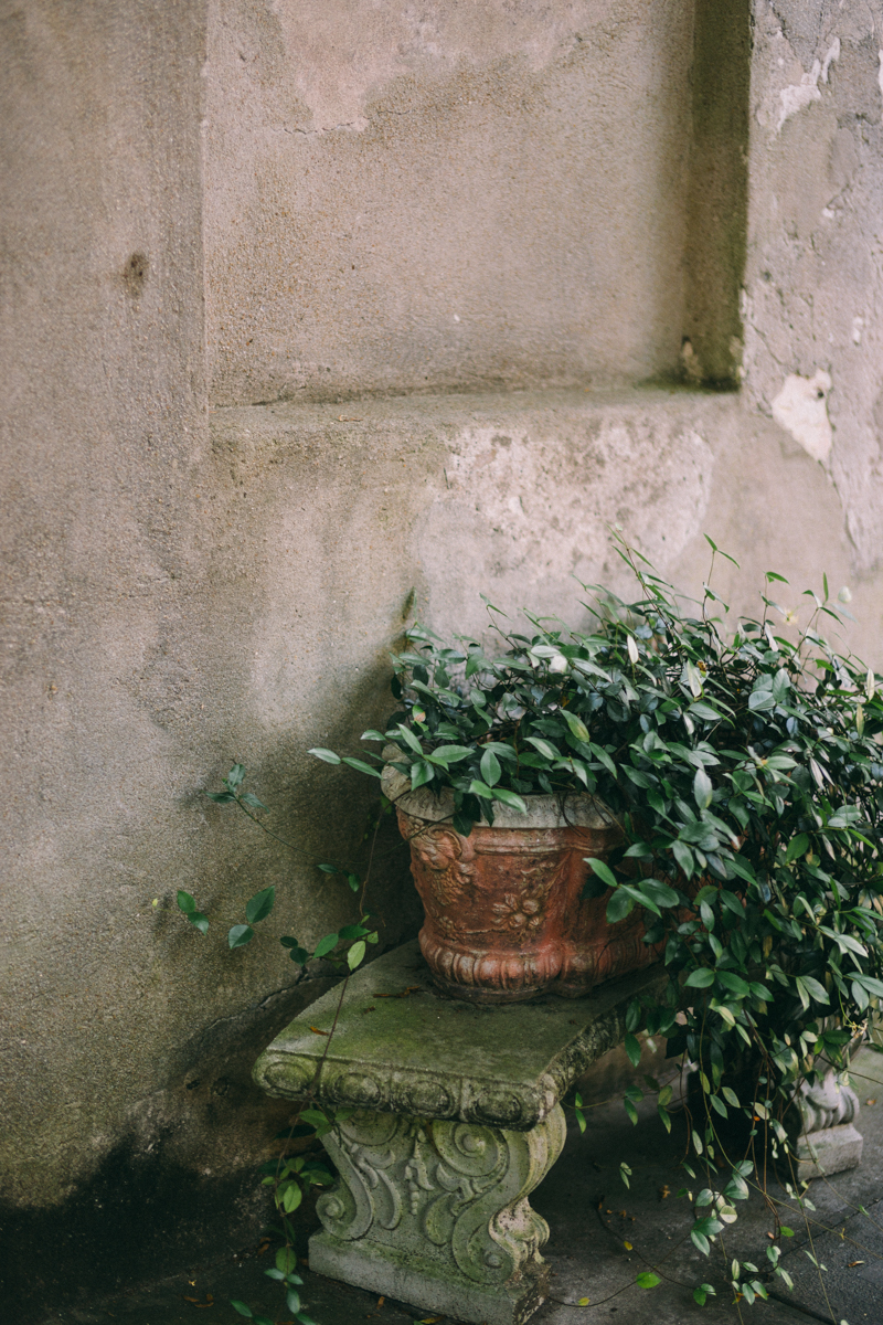 Charleston bridal portraits | Rainbow Row wedding photos | Charleston wedding photographer