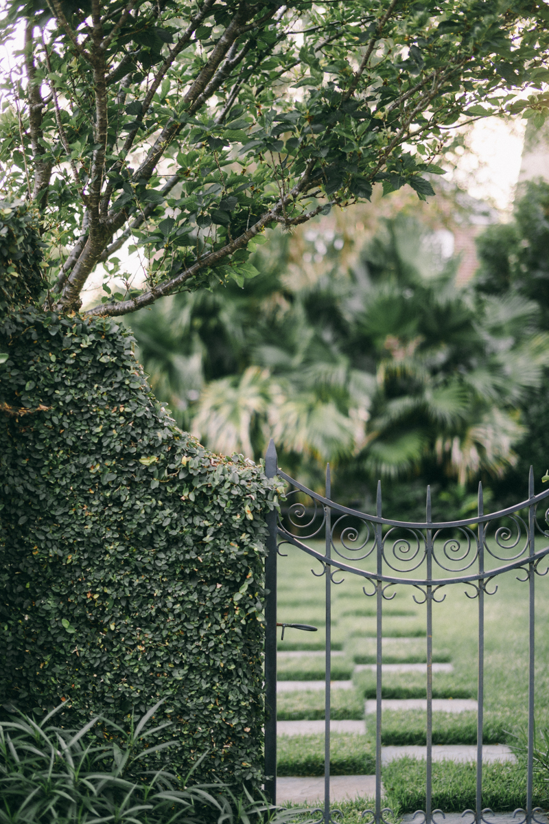 Charleston bridal portraits | Rainbow Row wedding photos | Charleston wedding photographer