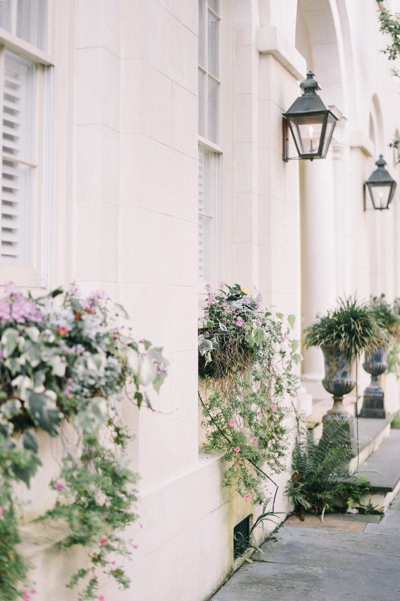 Charleston bridal portraits | Rainbow Row wedding photos | Charleston wedding photographer