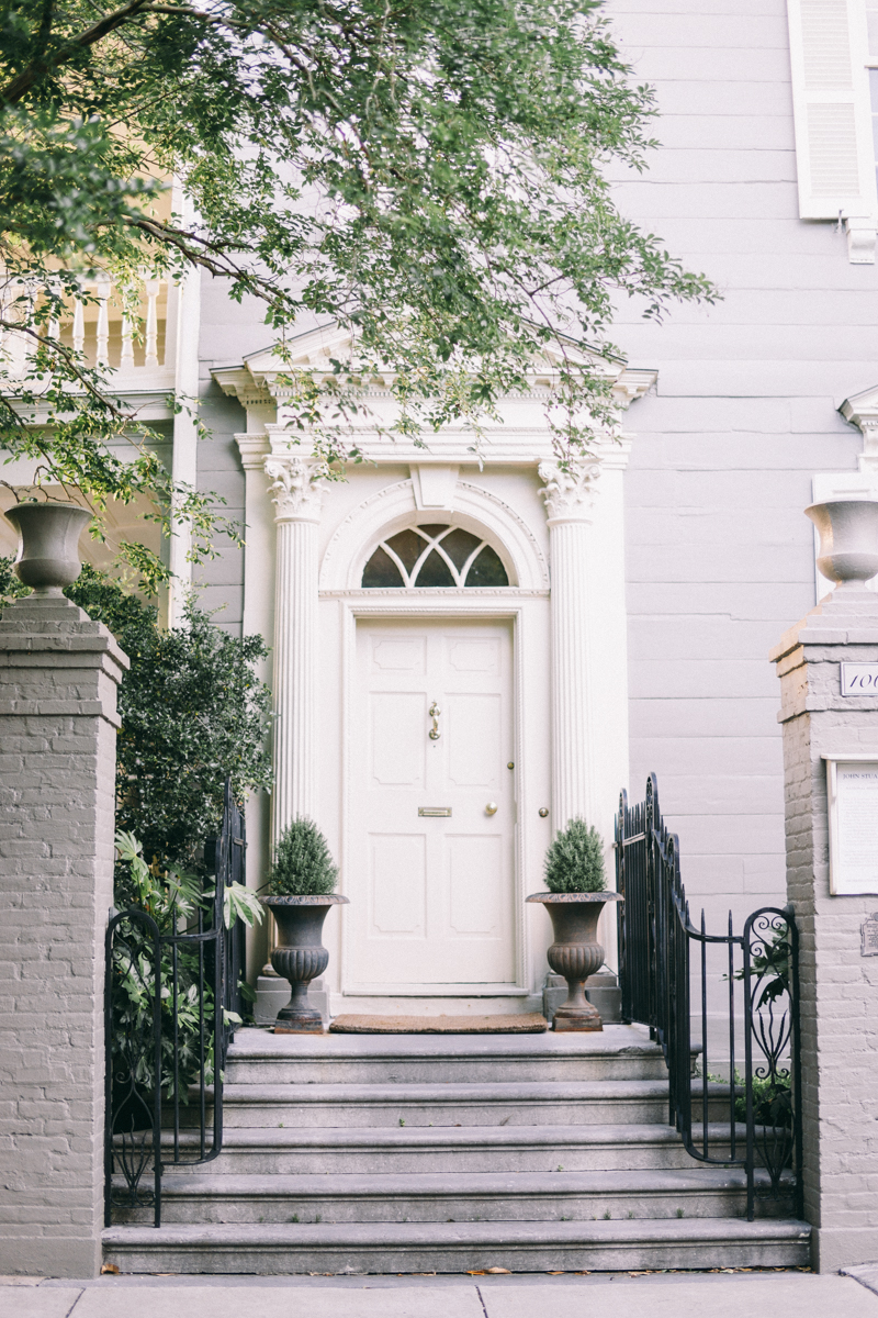 Charleston bridal portraits | Rainbow Row wedding photos | Charleston wedding photographer