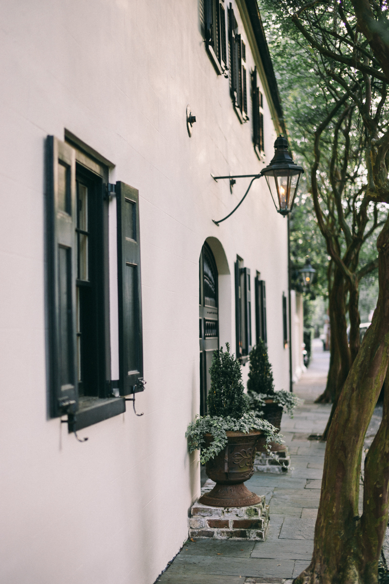 Charleston bridal portraits | Rainbow Row wedding photos | Charleston wedding photographer