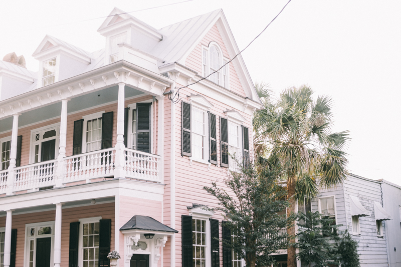 Charleston bridal portraits | Rainbow Row wedding photos | Charleston wedding photographer