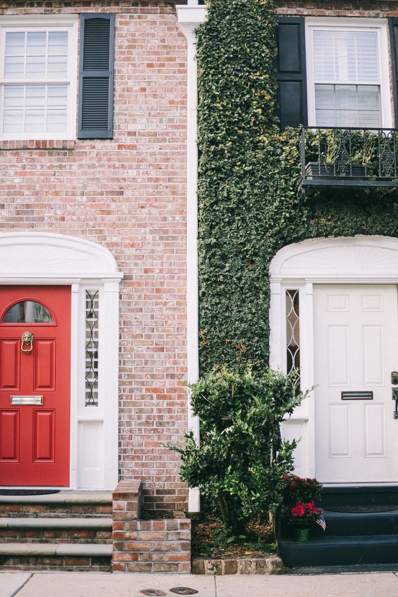 Charleston bridal portraits | Rainbow Row wedding photos | Charleston wedding photographer