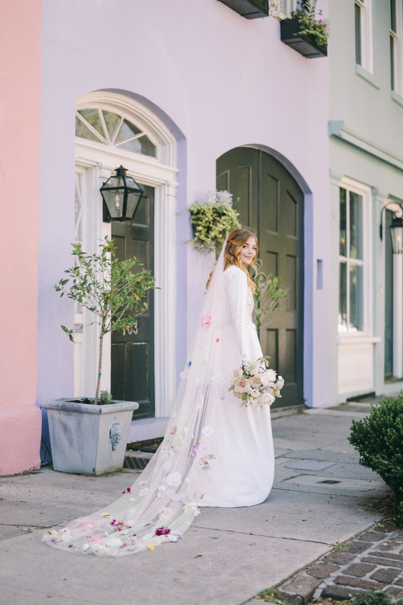 Charleston bridal portraits | Rainbow Row wedding photos | Charleston wedding photographer