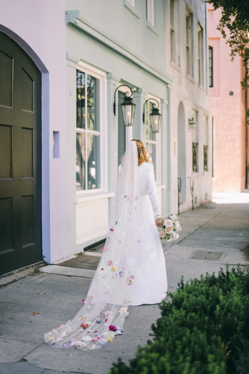 Charleston bridal portraits | Rainbow Row wedding photos | Charleston wedding photographer