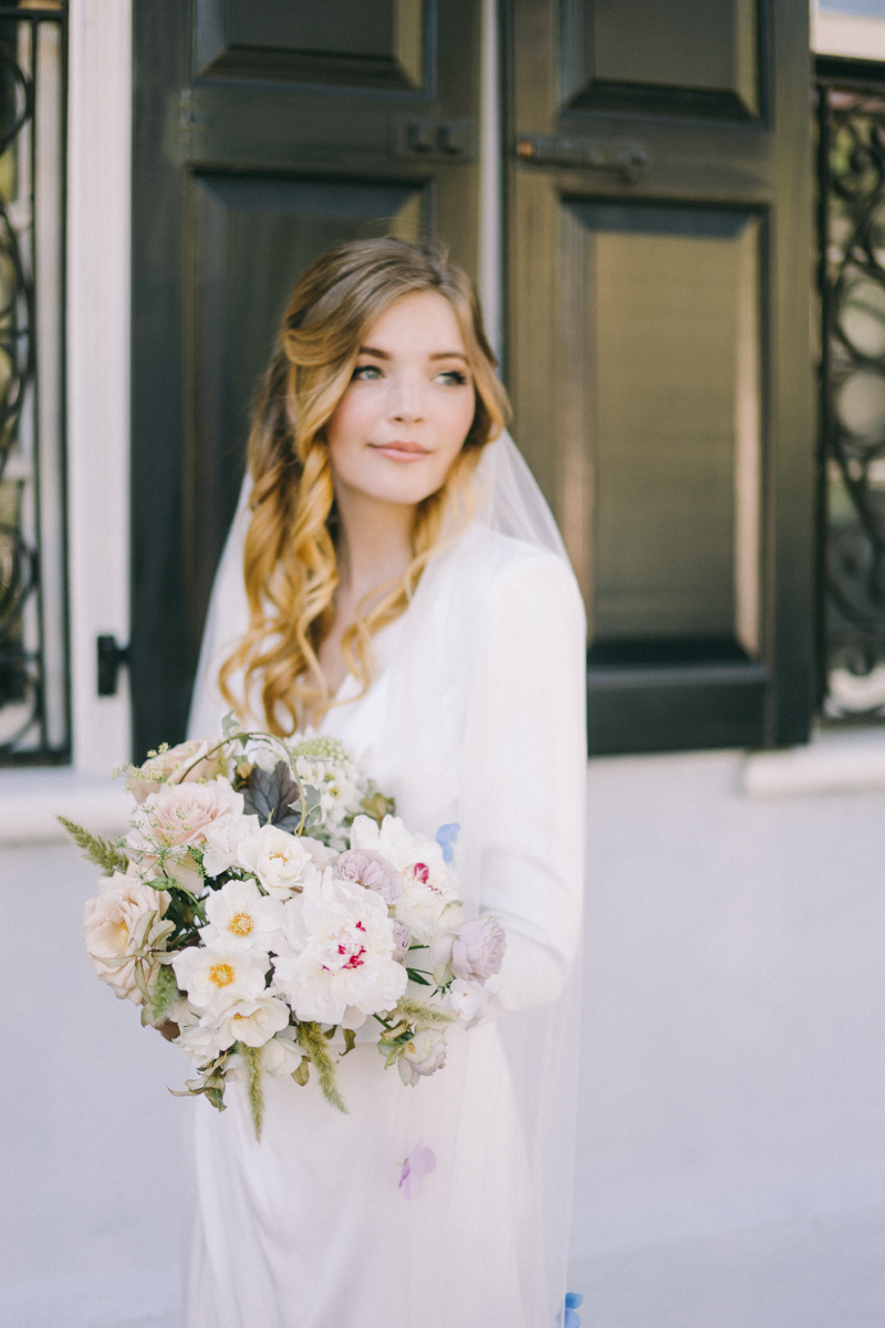 Charleston bridal portraits | Rainbow Row wedding photos | Charleston wedding photographer