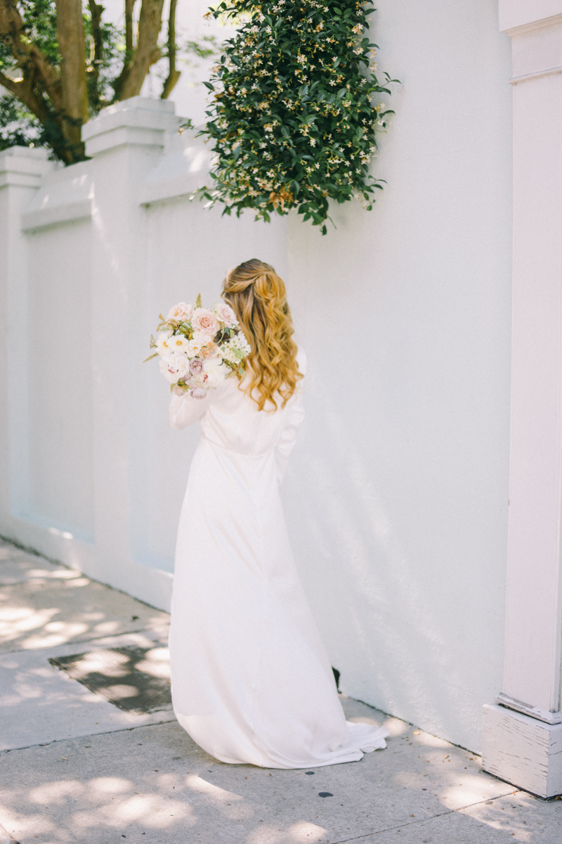 Charleston bridal portraits | Rainbow Row wedding photos | Charleston wedding photographer