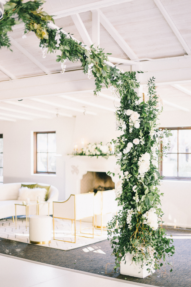 draping greenery at scottsdale wedding