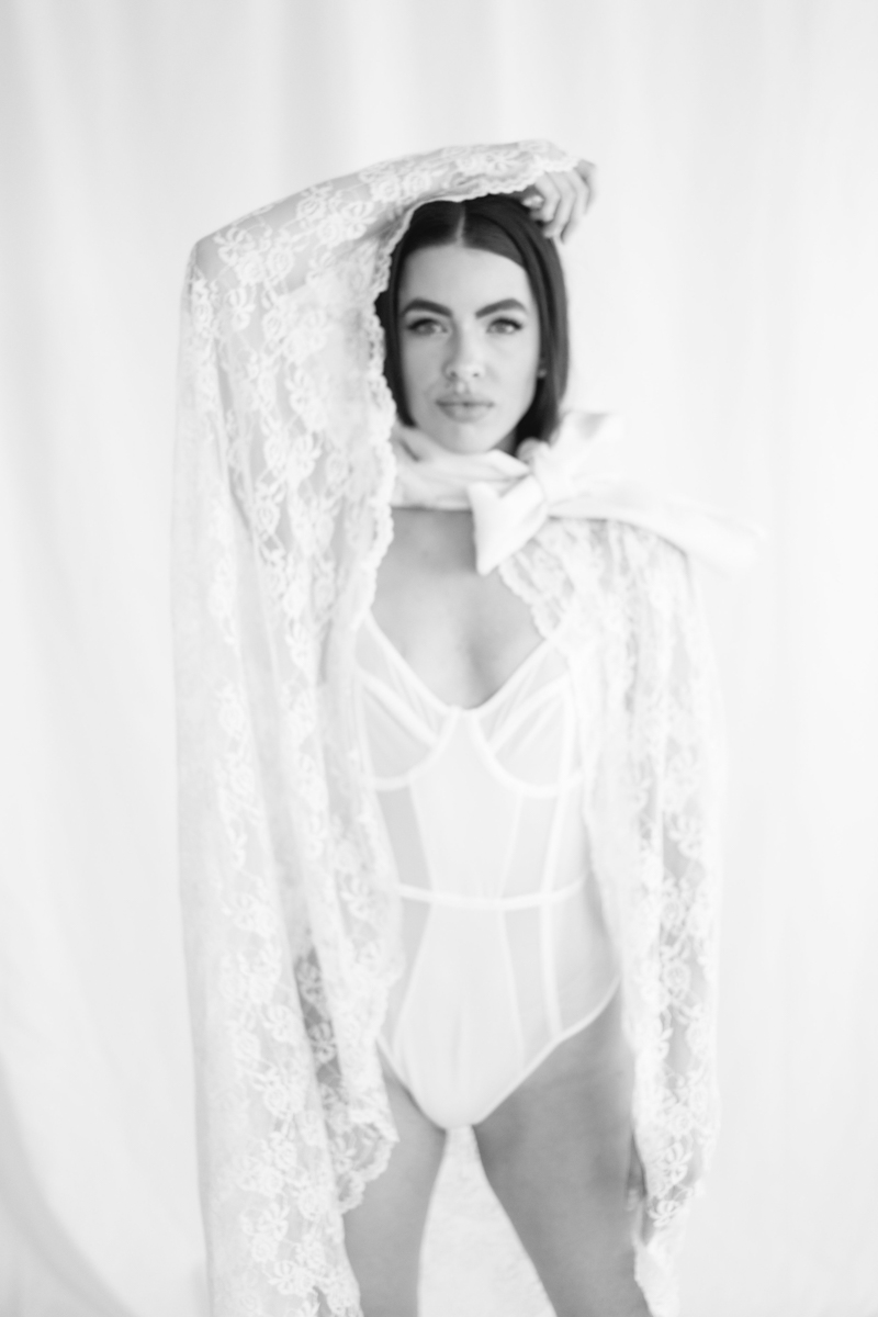bow wedding dress
