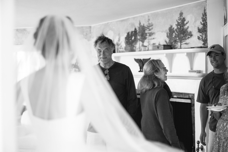 daughter seeing father for the first time on wedding day