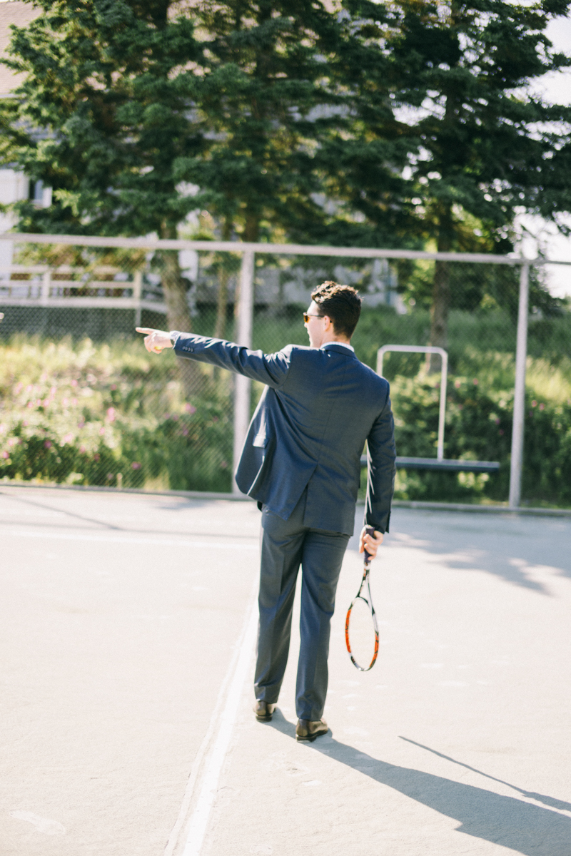 wedding guests playing tennis