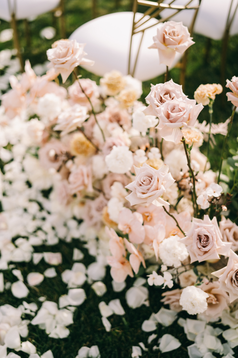 romantic flowers at newport ri wedding